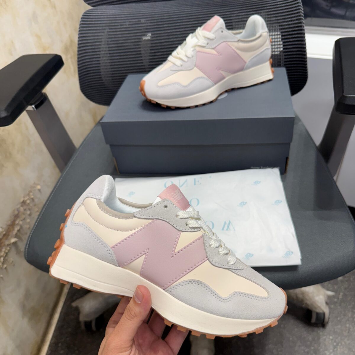NEW BALANCEE 327 GREY PINK WOMEN’S - Image 1