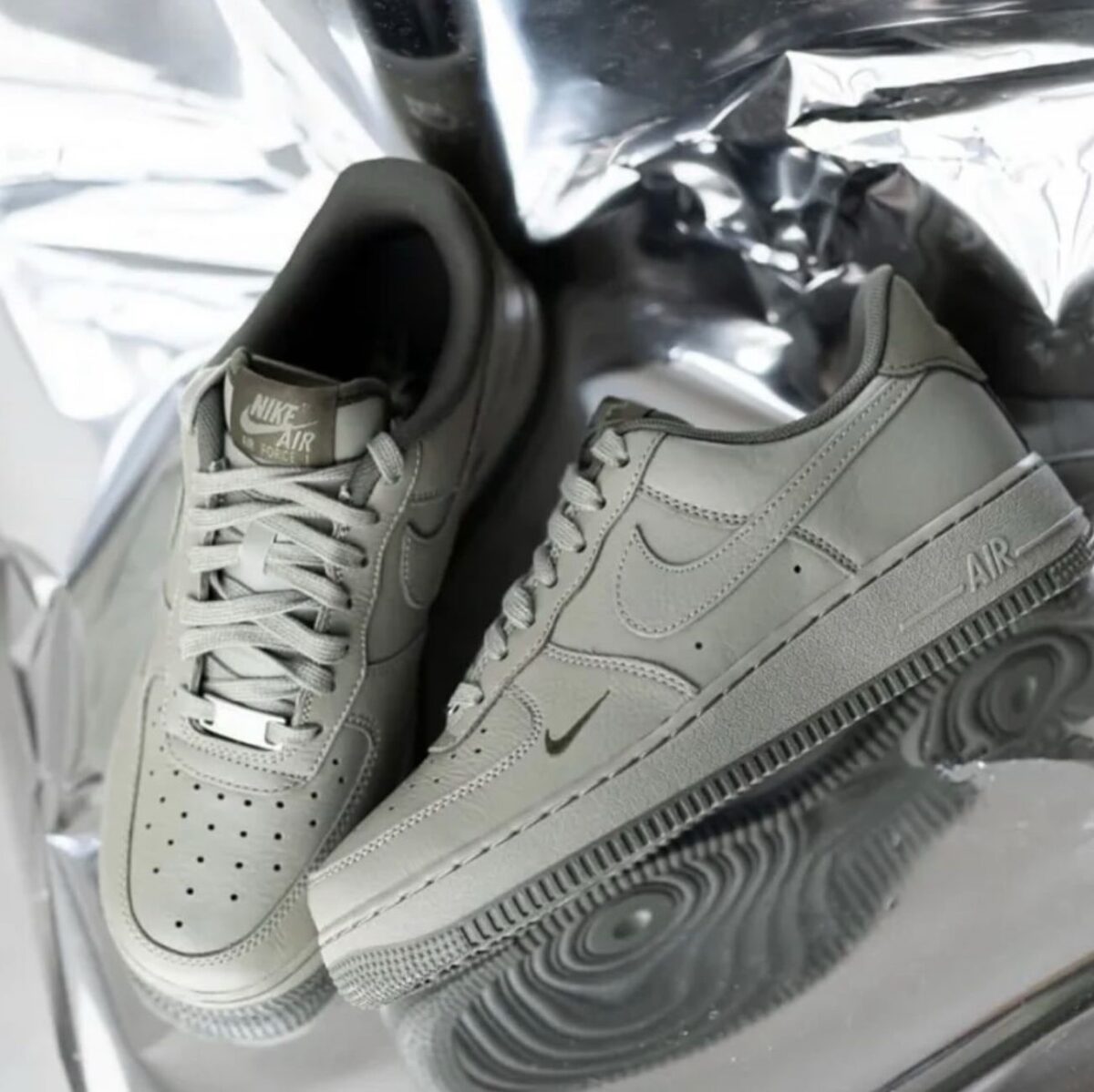 NIKEE AIR FORCE 1 LOW LIGHT ARMY - Image 2