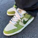 NIKEE SB DUNK LOW X YUTO HORIGOME MATCHA - Image 2