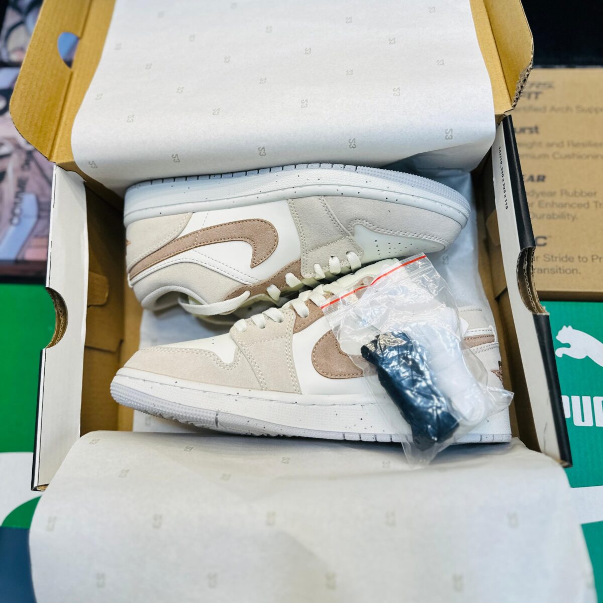 NIKEE JORDAN RETRO 1 LOW SE ‘LEGEND LIGHT BROWN - Image 1