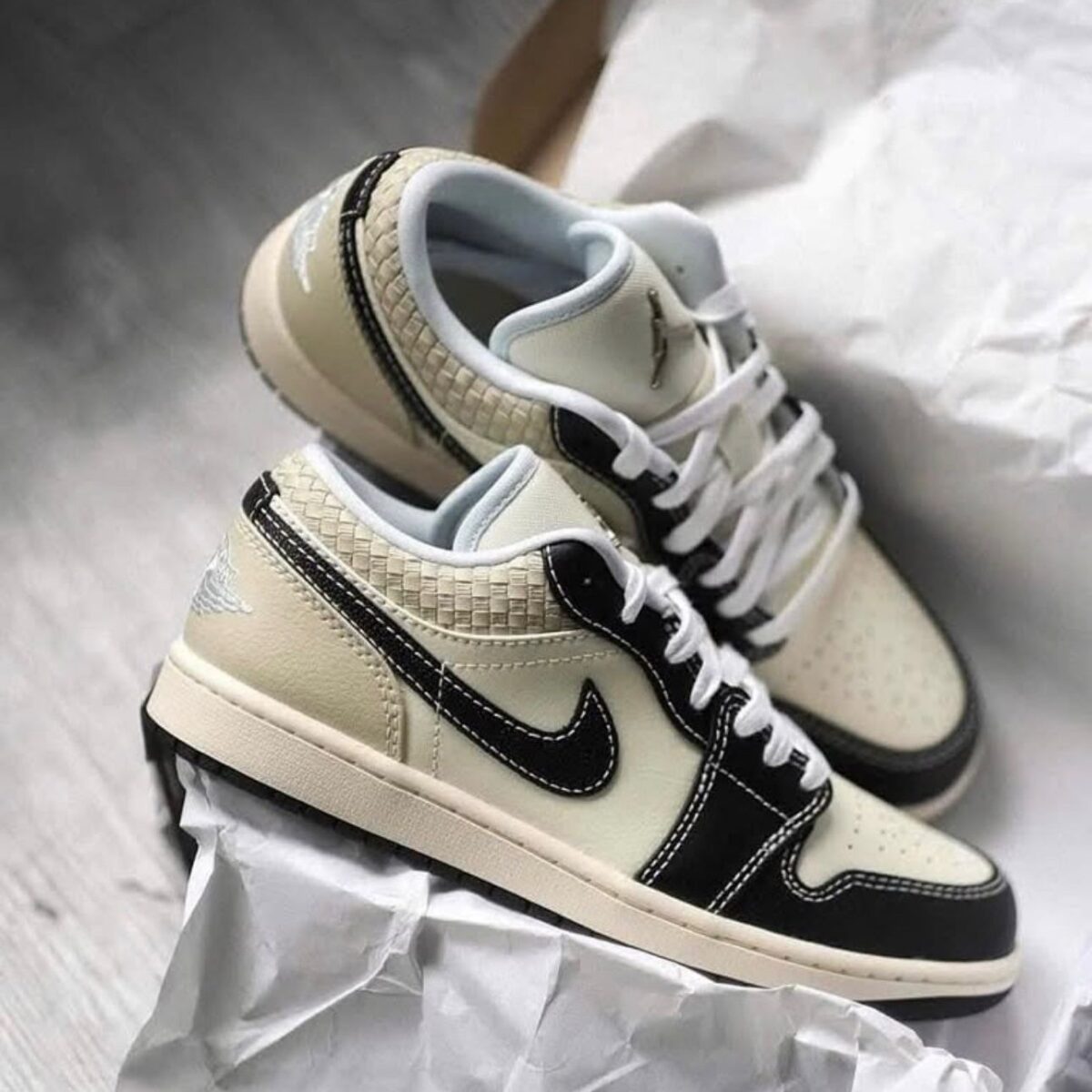 NIKEE AIR JORDAN 1 LOW COCONUT MILK BLACK MUSLIN - Image 2