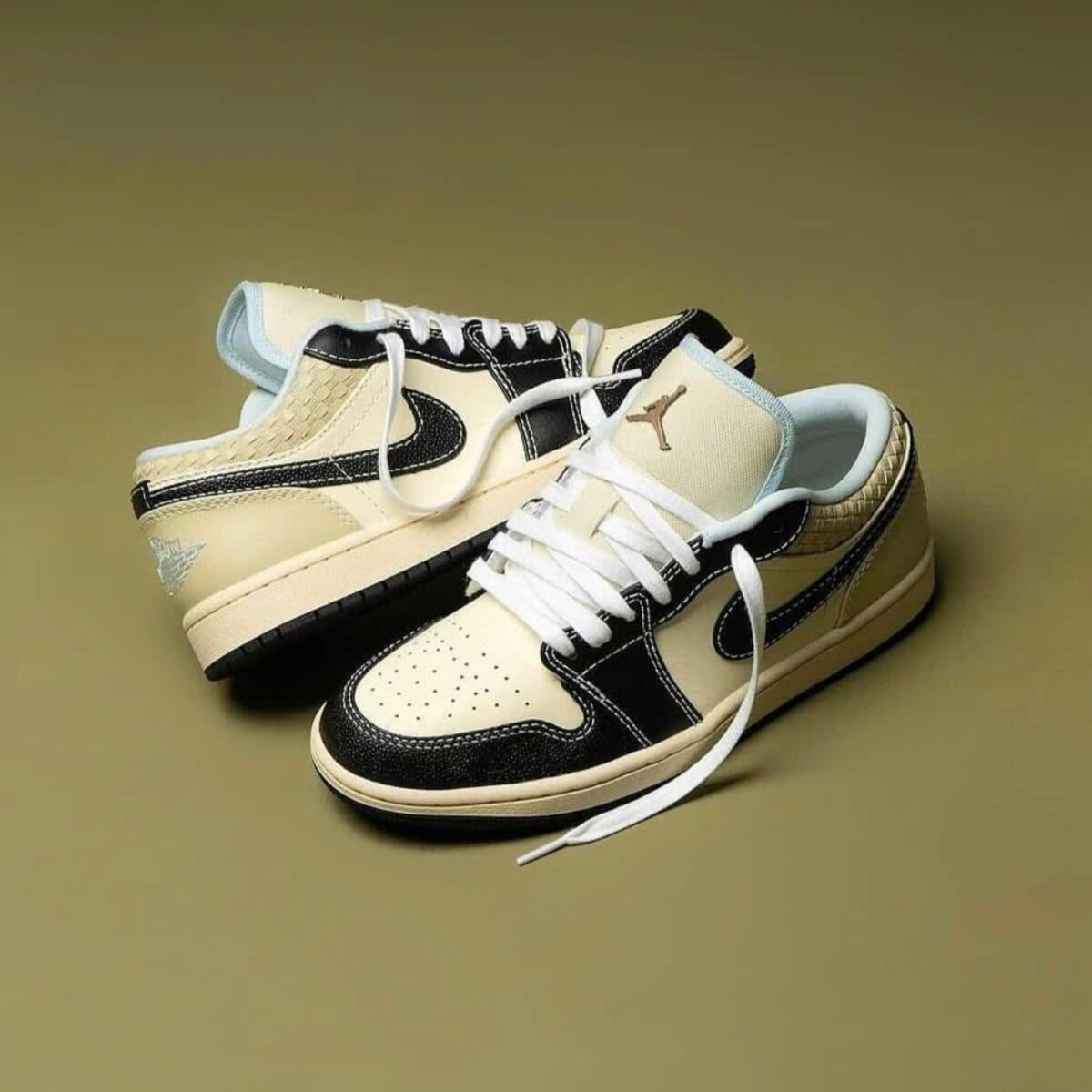 NIKEE AIR JORDAN 1 LOW COCONUT MILK BLACK MUSLIN - Image 3