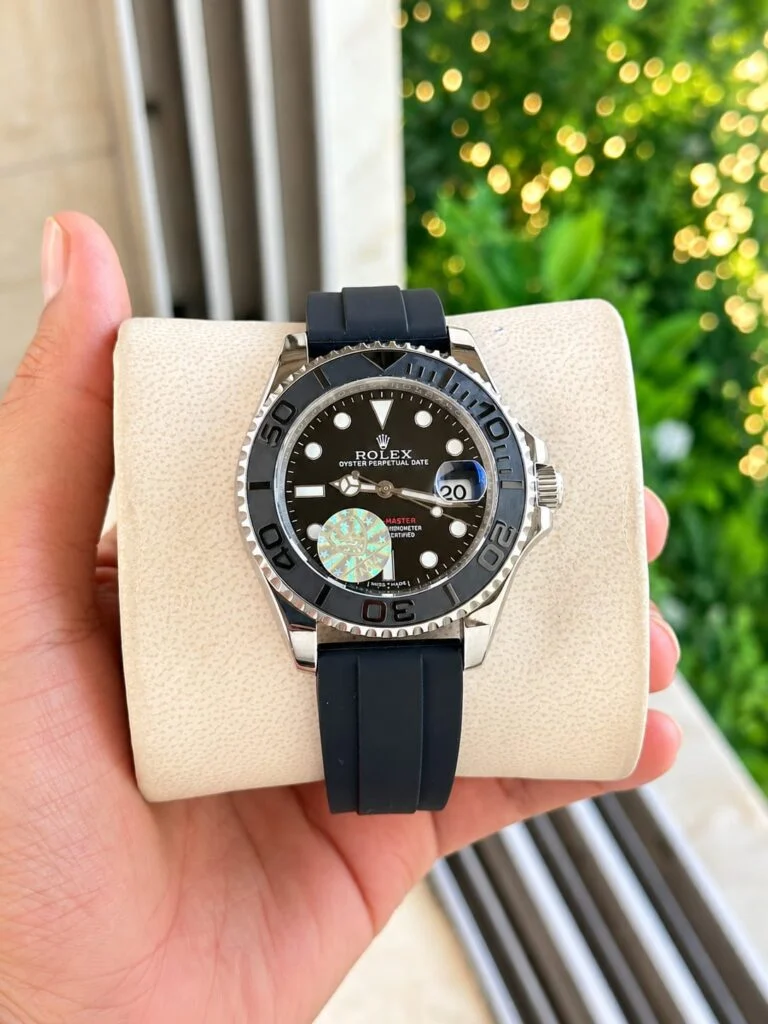 Automatic watch with a black dial and rotating bezel